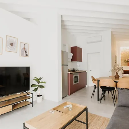 New - Family Next To Duenas Palace Sevilla