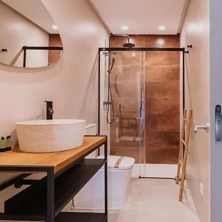 New - Family Next To Duenas Palace Sevilla