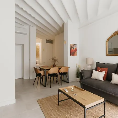 New - Family Next To Duenas Palace Sevilla